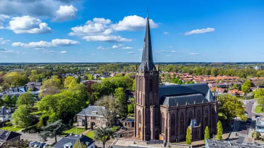 Basiliek van de H. Kruisverheffing in Raalte Foto Edwin Siahaija