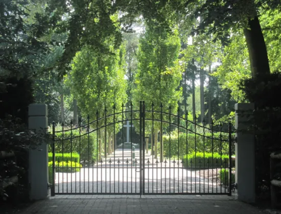 Begraafplaats Maarn St Therasia Ingang