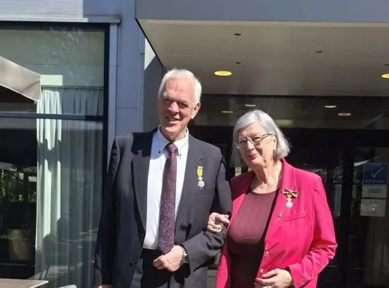 Jan en Annique van Baal liggende foto