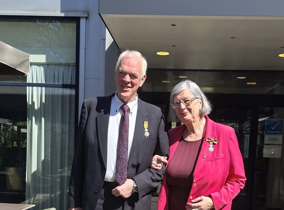 Jan en Annique van Baal liggende foto