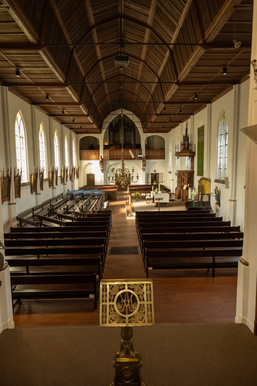 Locatie Leusden St. Jozefkerk interieur