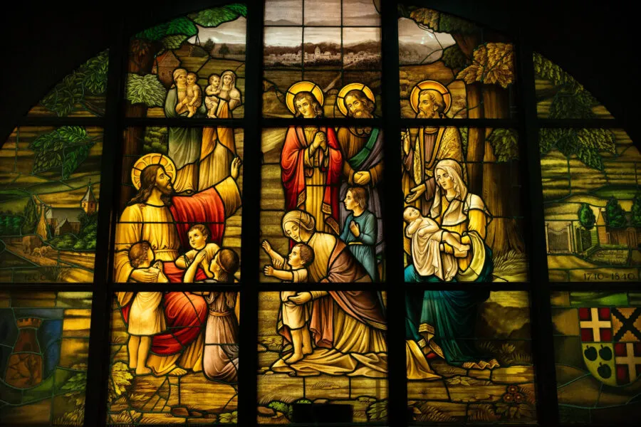 Glas in lood kerkraam St Jozefkerk Leusden