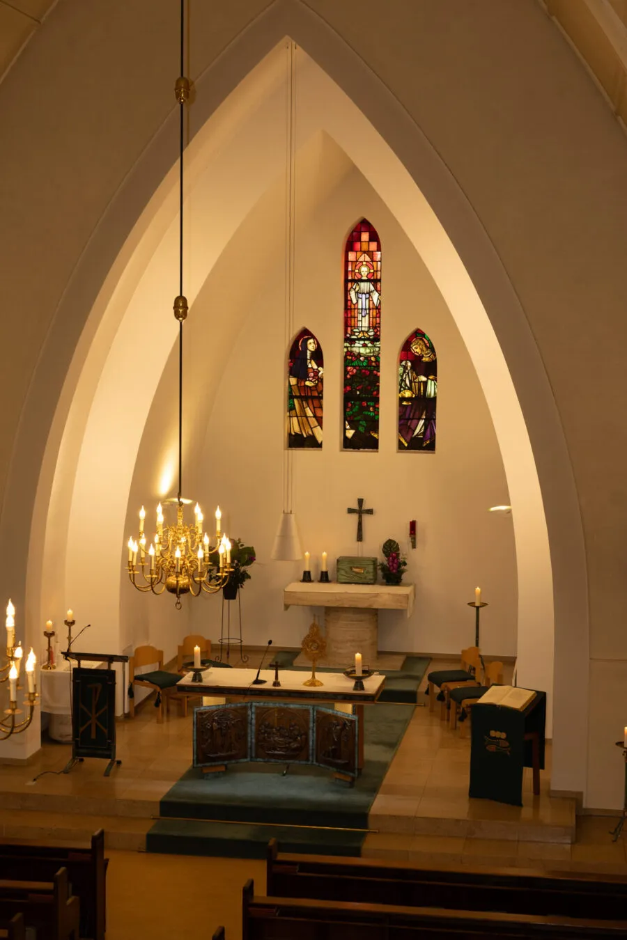 Locatie Maarn St. Theresiakerk interieur
