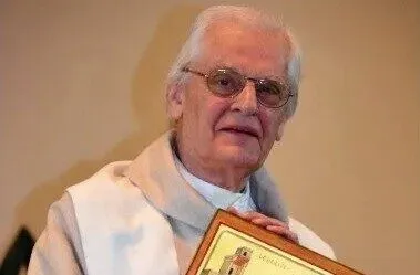 Pastoor Frans Verhaar met icoon