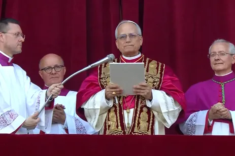 paus Leo XIV op balkon